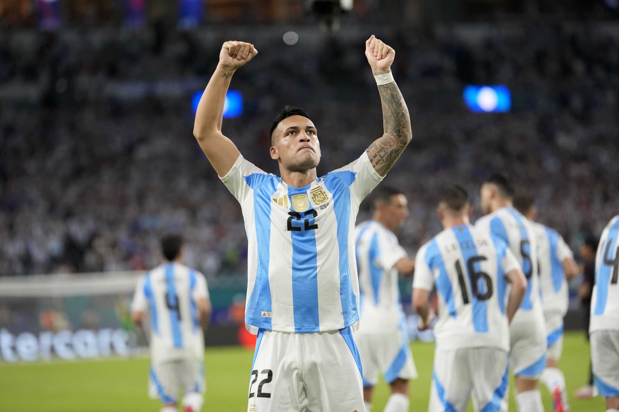 Lautaro Martínez scores twice and Argentina playing without Messi beats Peru 2-0 to end group play