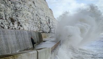 Met Office verdict on storm chaos as mercury plunges to 3C in days