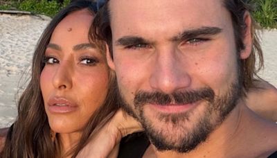 Sabrina Sato posa aos beijos com Nicollas Prattes e mostra o ator brincando com Zoe