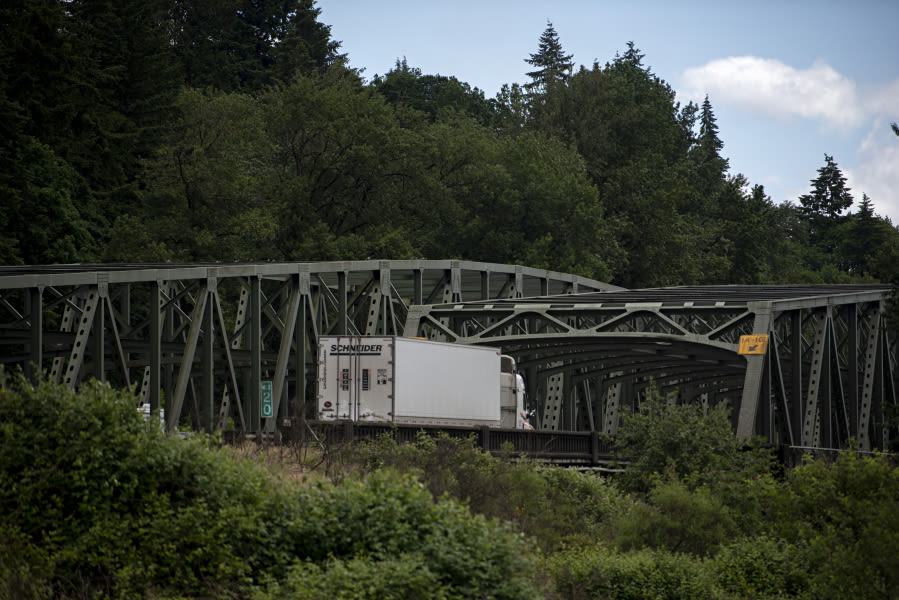 North Fork Lewis River Bridge work done early; freeway reopens Sunday