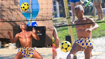 Romário mostra habilidade no futevôlei em dia de praia no Rio de Janeiro