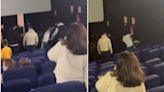 “Cine en el cine”: graban a boxeador que noqueó a un hombre que insultaba a su mujer en una sala de cine en España