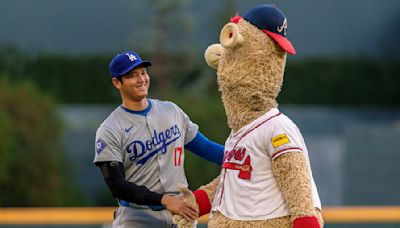 大谷翔平賽前歡樂時光 勇士吉祥物驚喜日式問候