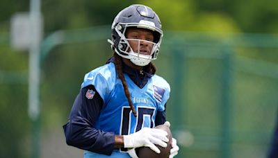 Report: Titans' receiver DeAndre Hopkins expected to miss 4-6 weeks with knee injury