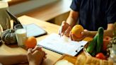 What's the difference between a dietitian and nutritionist?