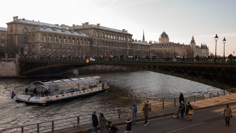 Poop in the Seine? Explaining Olympics swimming controversy, protests over Paris river pollution | Sporting News Australia