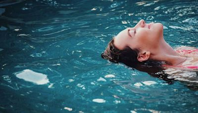 Natación en piscinas climatizadas durante el embarazo: ejercicios y beneficios