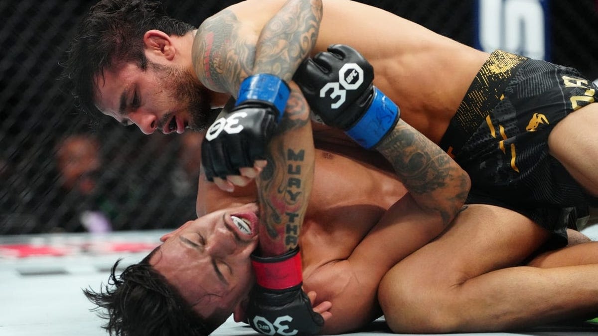 UFC 301 Preview: Alexandre Pantoja favored in main event