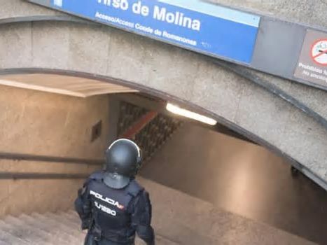 Muere un joven de 25 años al ser arrollado por un metro en Tirso de Molina tras bajar a las vías para orinar