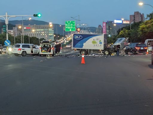 快訊/北市大度路3車車禍！3人受傷送醫 警到場疏導交通