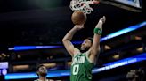 Los 76ers, a 'playoffs'; Tatum iguala a Bird y Paul George sufre una grave lesión