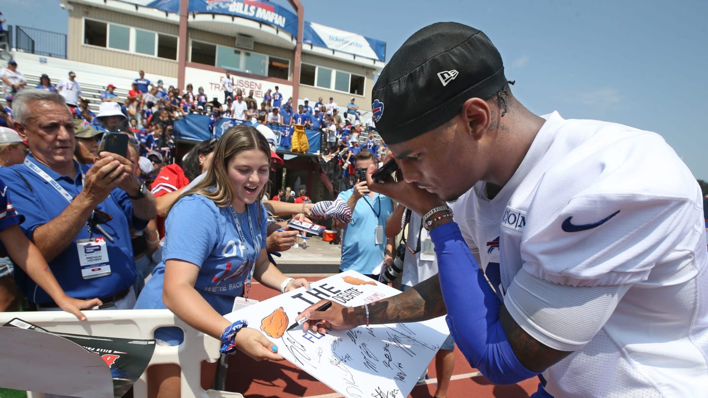 Bills fans give WR Keon Coleman a delicious gift after training camp practice