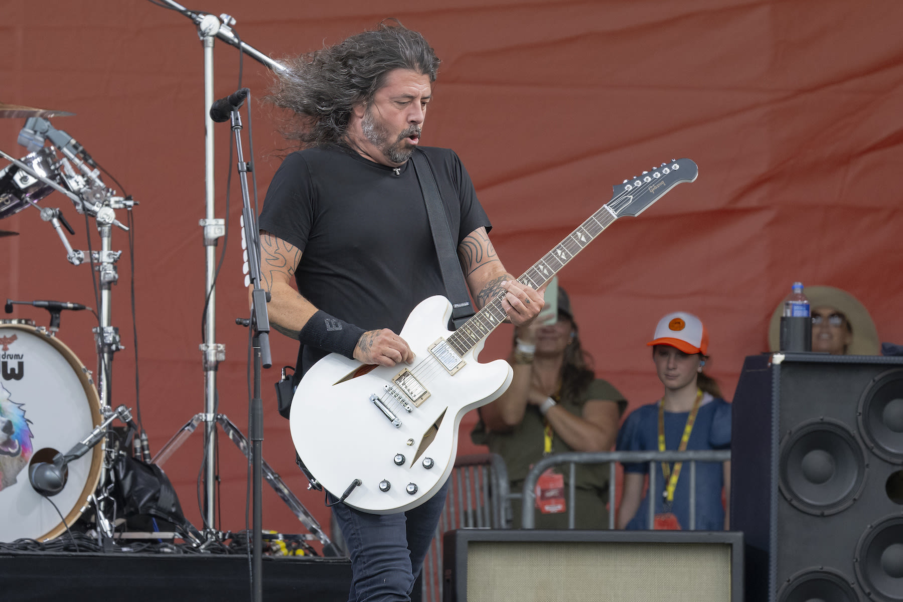 See Foo Fighters Pull ‘Eruption’ Prank With Wolfgang Van Halen at Welcome to Rockville