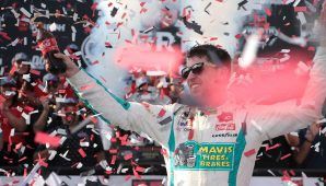 Denny Hamlin holds off Larson, delivers at Dover for third victory of season