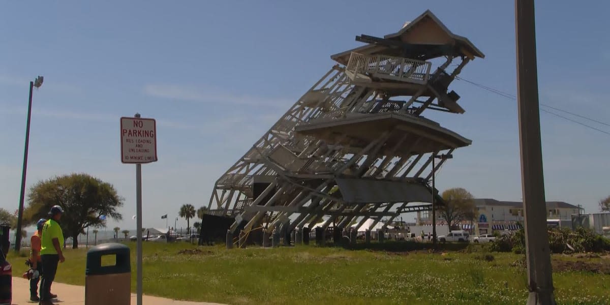 WATCH: Crews tear down pair of zipline towers in Myrtle Beach