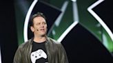 ¡Detallazo! Phil Spencer autografía cubierta de PS5 de un fan en Japón