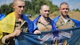 “Traemos a casa a nuestra gente”: Rusia y Ucrania intercambiaron 95 prisioneros de guerra