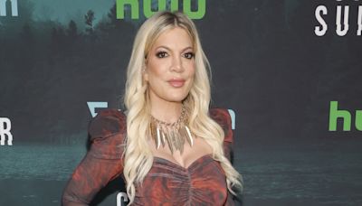 Tori Spelling was offered 'hot crack pipe' by Charlie Sheen