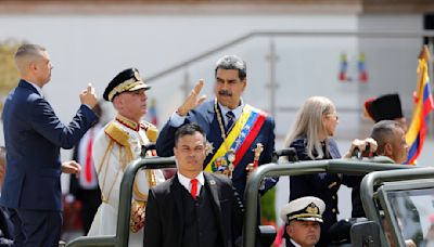 Maduro busca apuntalar el apoyo de los militares antes de una reñida elección presidencial