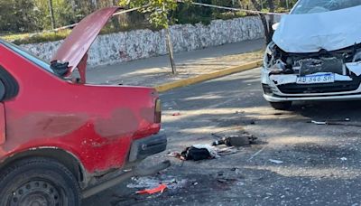 A un hombre se le quedó el auto, bajó para pedir asistencia, fue atropellado y le amputaron una pierna