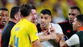 Escándalo en Uruguay vs Colombia: el picante cruce entre Luis Suárez y Miguel Borja al momento de las piñas en la tribuna