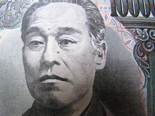 Japanese Yen remains tepid, while US Dollar stays intact ahead of Consumer Sentiment