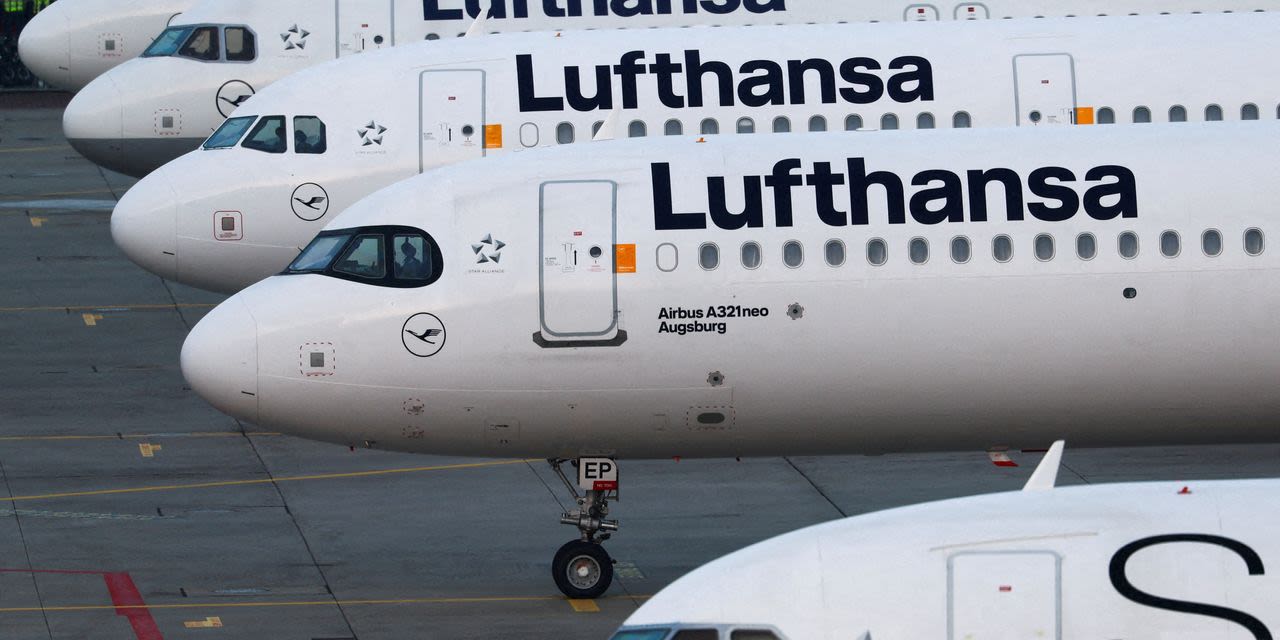 Deutsche Lufthansa Cuts Guidance as Flagship Airline Struggles to Break Even