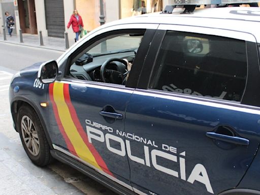 La Policía detiene en Granada a un inmigrante senegalés que portaba dos armas blancas y era buscado por Finlandia