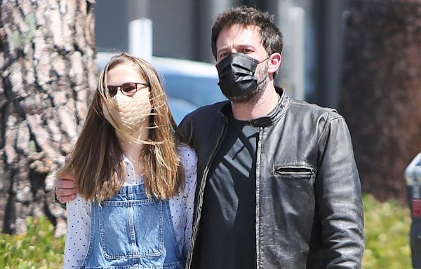 Ben Affleck and Jennifer Garner's Eldest Daughter Violet Reveals Why She Wears a Mask as She Gives Passionate Speech: Watch