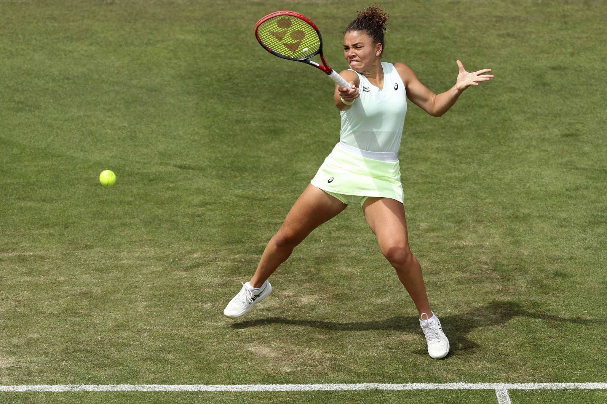 Leylah Fernandez reaches the semifinals at Eastbourne. She'll face defending champion Madison Keys