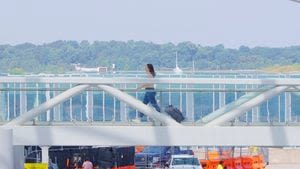 Charlotte airport to open pedestrian sky bridges from hourly deck
