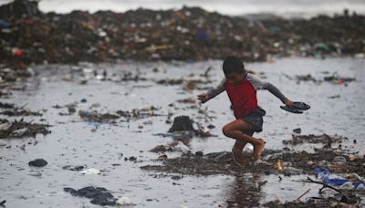 Toneladas de basura aparecen en las playas de El Salvador tras las lluvias torrenciales