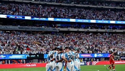 Argentina vence 2-0 a Canadá con goles de Álvarez y Messi, es finalista en Copa América