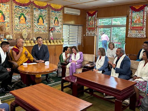 Reunión entre legisladores de EEUU y el dalái lama en India causa la indignación de China