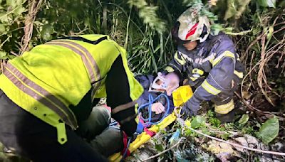 快訊/新北土城汽機車擦撞車禍 騎士跌落3米深橋下邊坡送醫