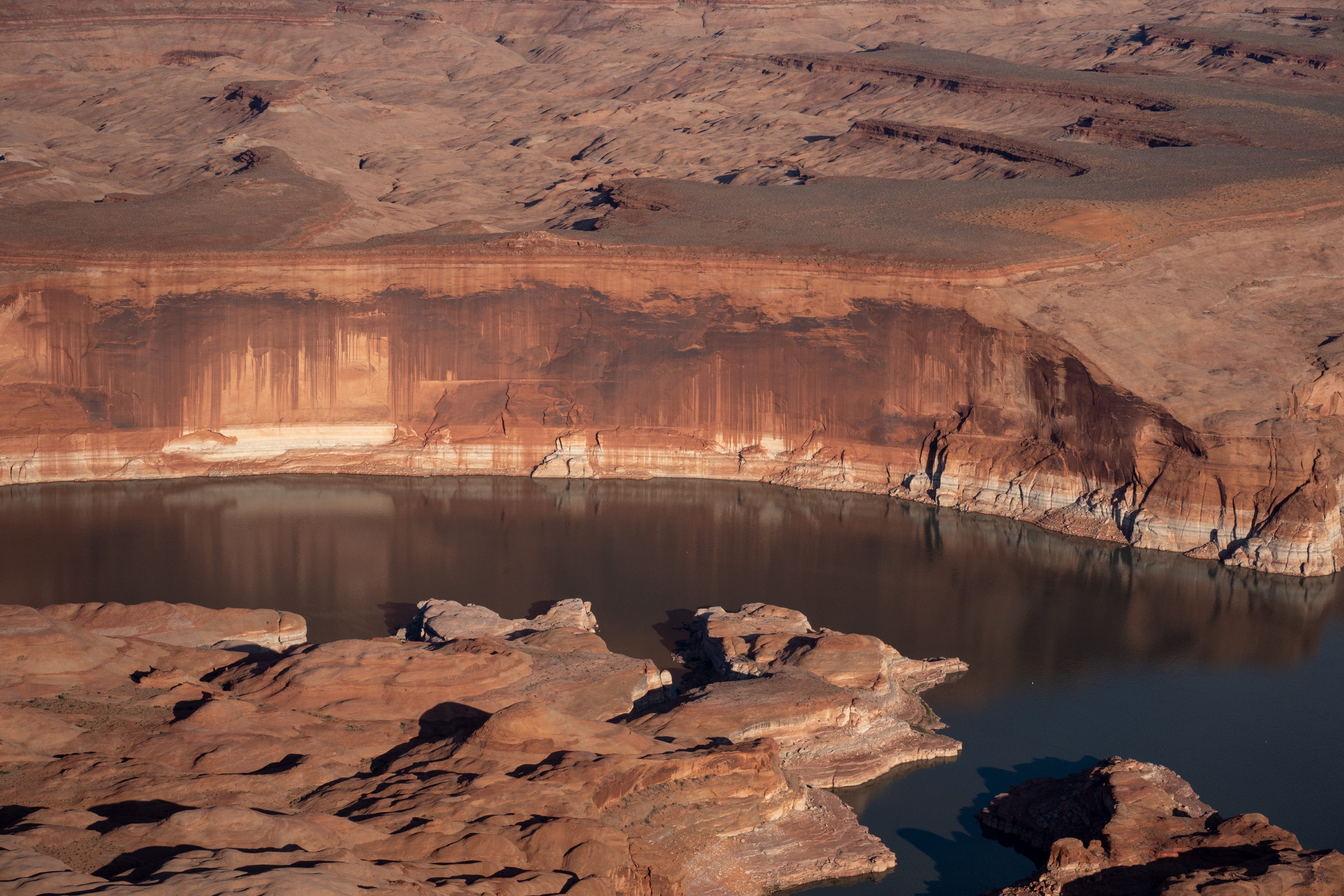 2 children and 1 women dead after pontoon capsized on Lake Powell on Friday