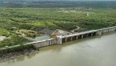 Desfogan la presa El Cuchillo; agua irá a Tamaulipas