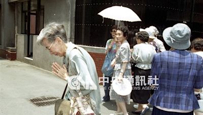 開箱老照片》台北大空襲50週年 第二高女校友來台追悼罹難校長