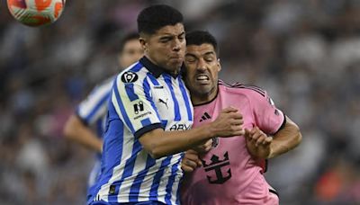 Suarez tries to break Monterrey defender's arm, gets away with it