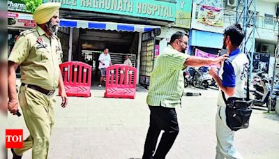 MC Zonal Chief Conducts Raid to Check Illegal Parking Outside Hospital | Ludhiana News - Times of India