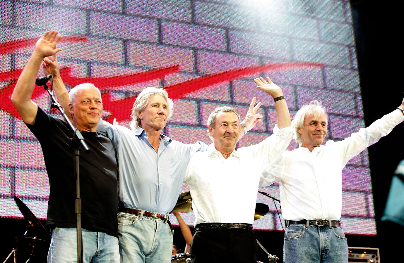 Pink Floyd’s ‘Dark Side Of The Moon’ Sales Skyrocket 300%