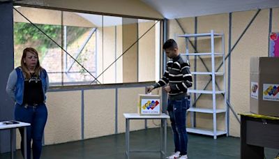 Consejo Nacional Electoral de Venezuela afirma mayoría de centros de votación están abiertos