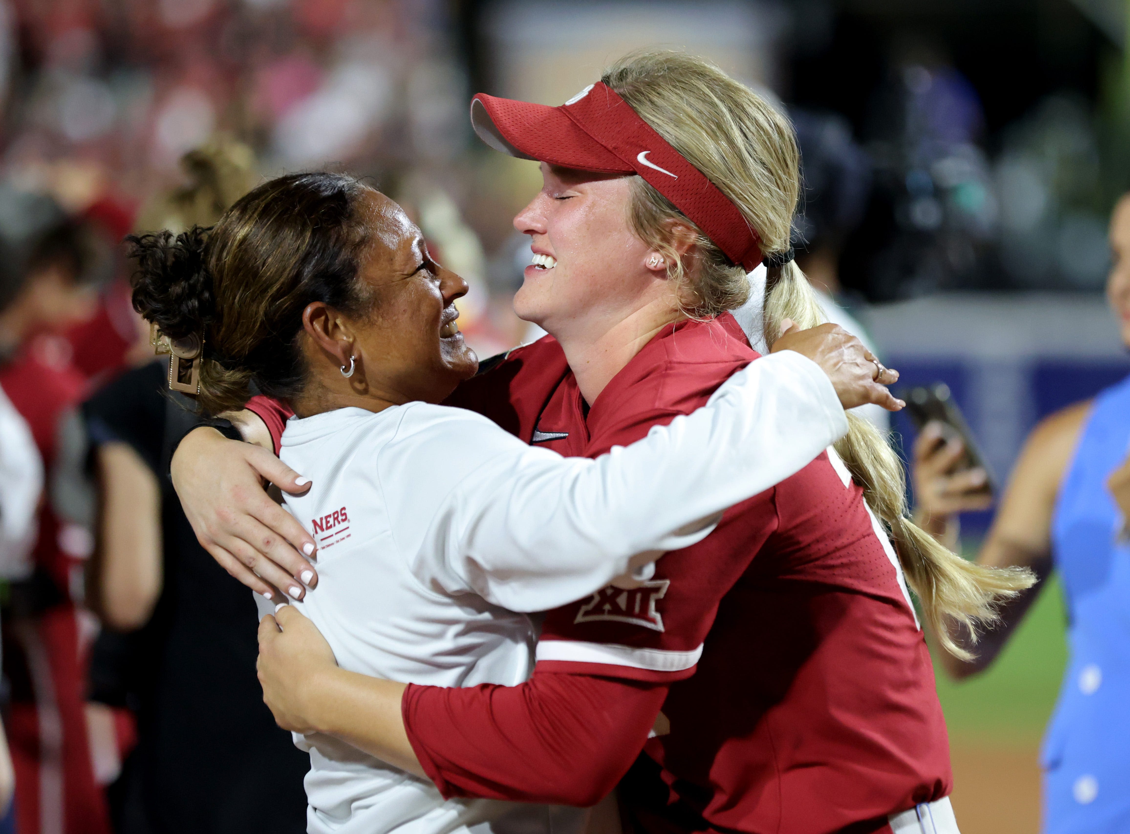 Why did Kelly Maxwell transfer to OU softball? For a WCWS moment just like this