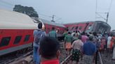 Mumbai-Howrah Mail Derails In Jharkhand; Six Injured As 10 Coaches Go Off Track - News18