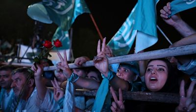 Iran candidates hold final rallies before presidential runoff