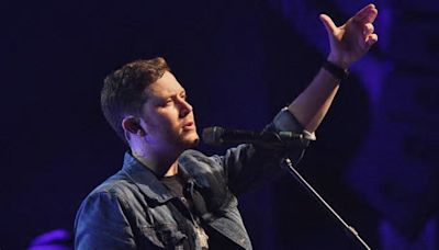 Scotty McCreery’s Saturday show conflicts with NC State’s Final Four. How he’s making both
