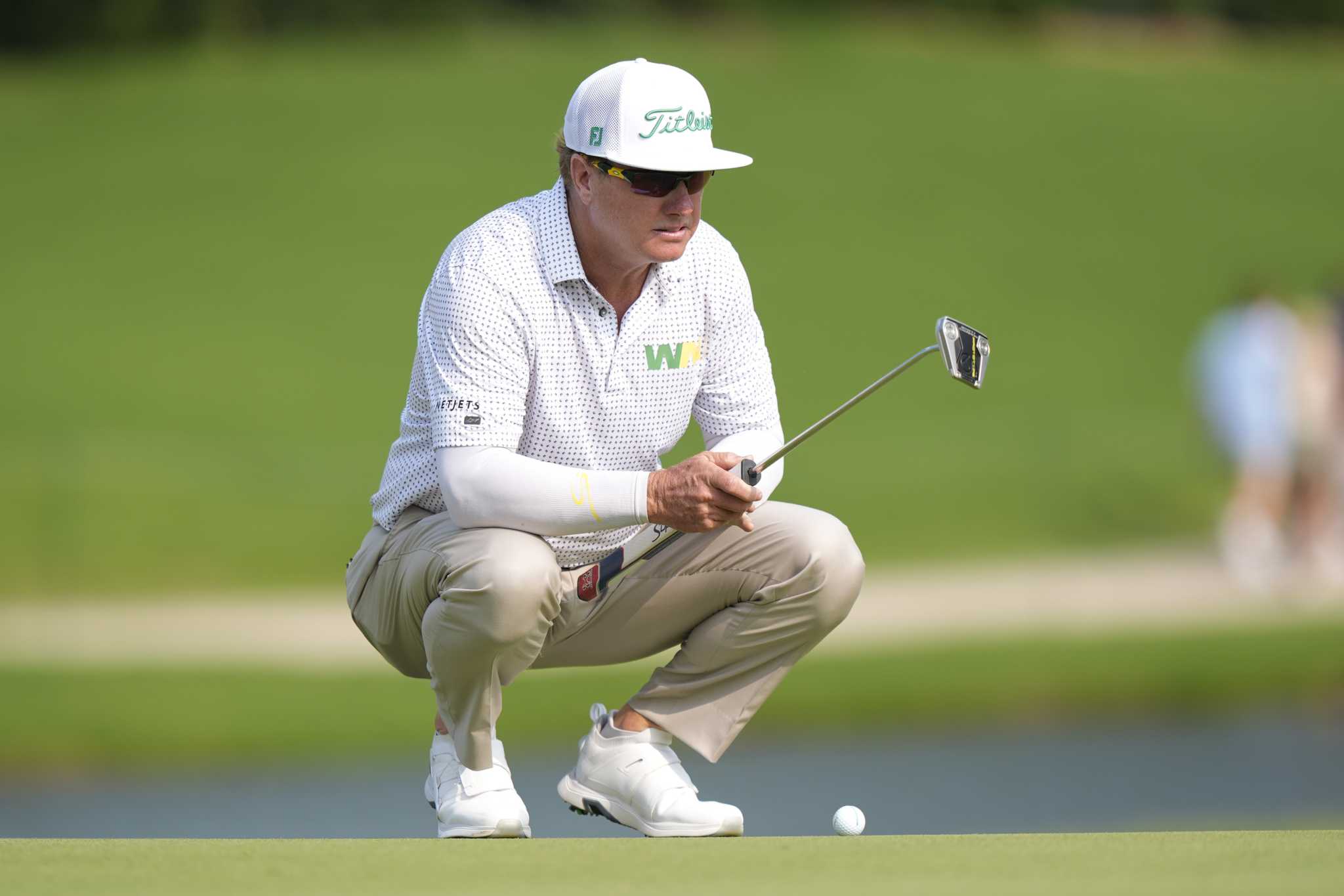 Charley Hoffman leads at renovated Colonial as Scottie Scheffler fails to break par