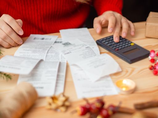 I’m a Super Saver: 7 of My Best Tips for Saving Money Ahead of the Holiday Season