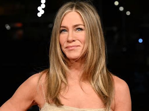 Jennifer Aniston mit neuer Kurzhaarfrisur: Ihr “Layered Bob” ist die Trendfrisur 2024, die für jede Menge Volumen sorgt