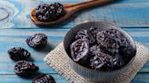 6 Benefits of Prunes, the Perfect High-Fiber Snack to Satisfy Your Sweet Tooth